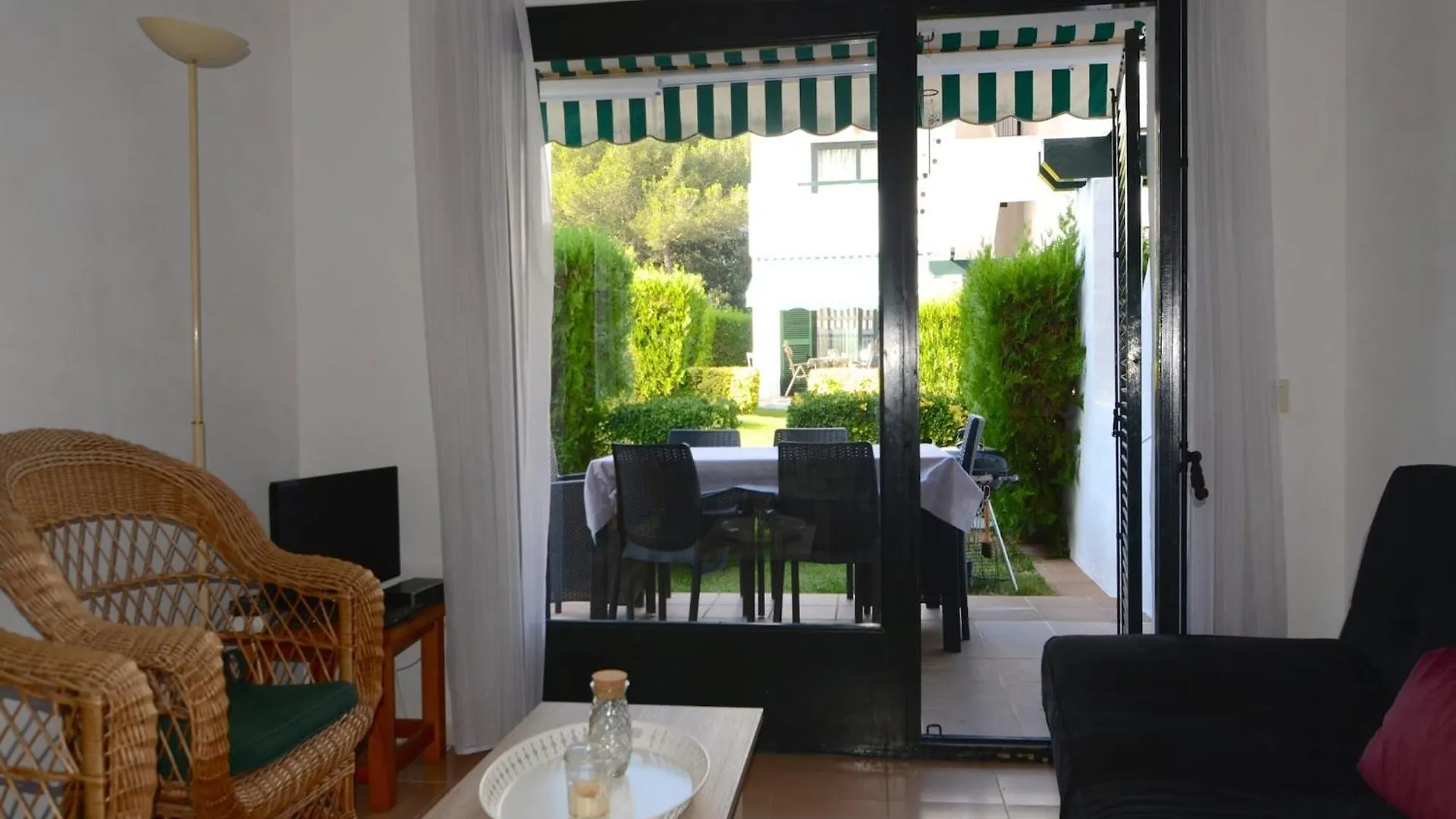 The Apartment In Pals Has 2 Bedrooms ספרד